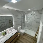 Esmeralda House Com Garagem Privada בראגה