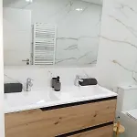 Esmeralda House Com Garagem Privada דירה *