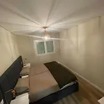 Esmeralda House Com Garagem Privada דירה *