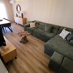Esmeralda House Com Garagem Privada דירה *