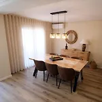 Esmeralda House Com Garagem Privada דירה