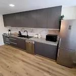 Esmeralda House Com Garagem Privada דירה *