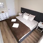 Esmeralda House Com Garagem Privada בראגה